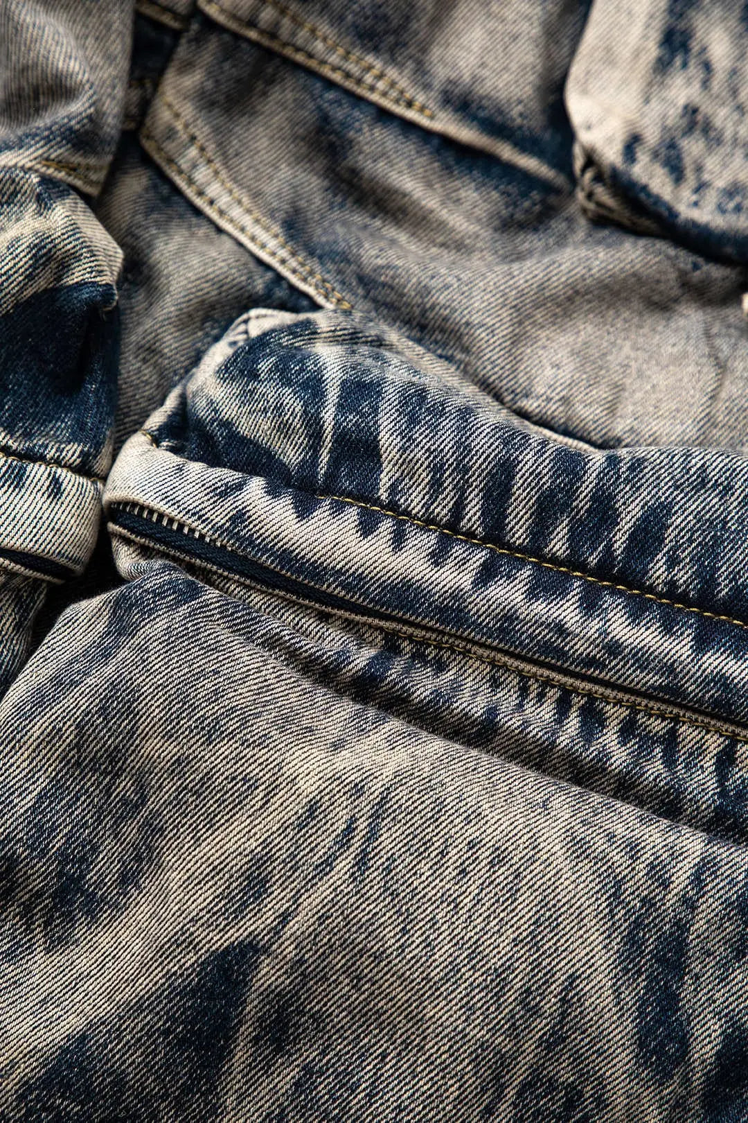 Wide-Leg Cargo Jeans with Multiple Pockets
