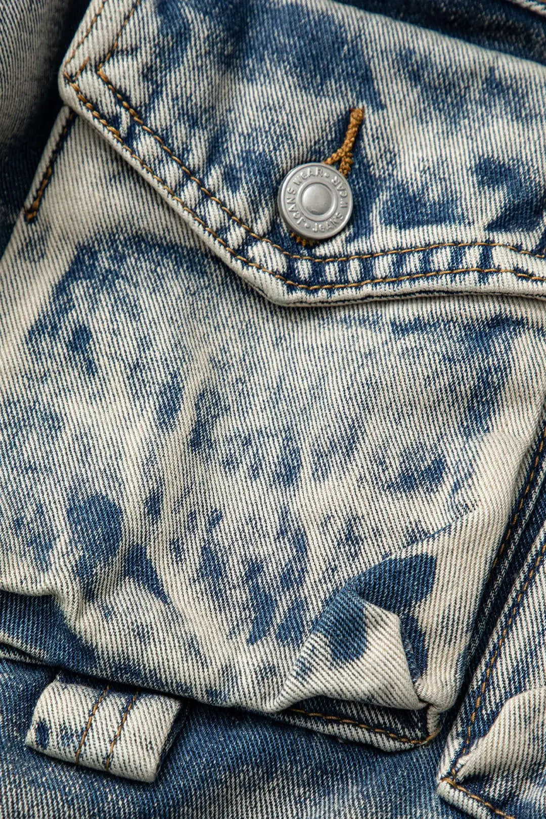 Wide-Leg Cargo Jeans with Multiple Pockets