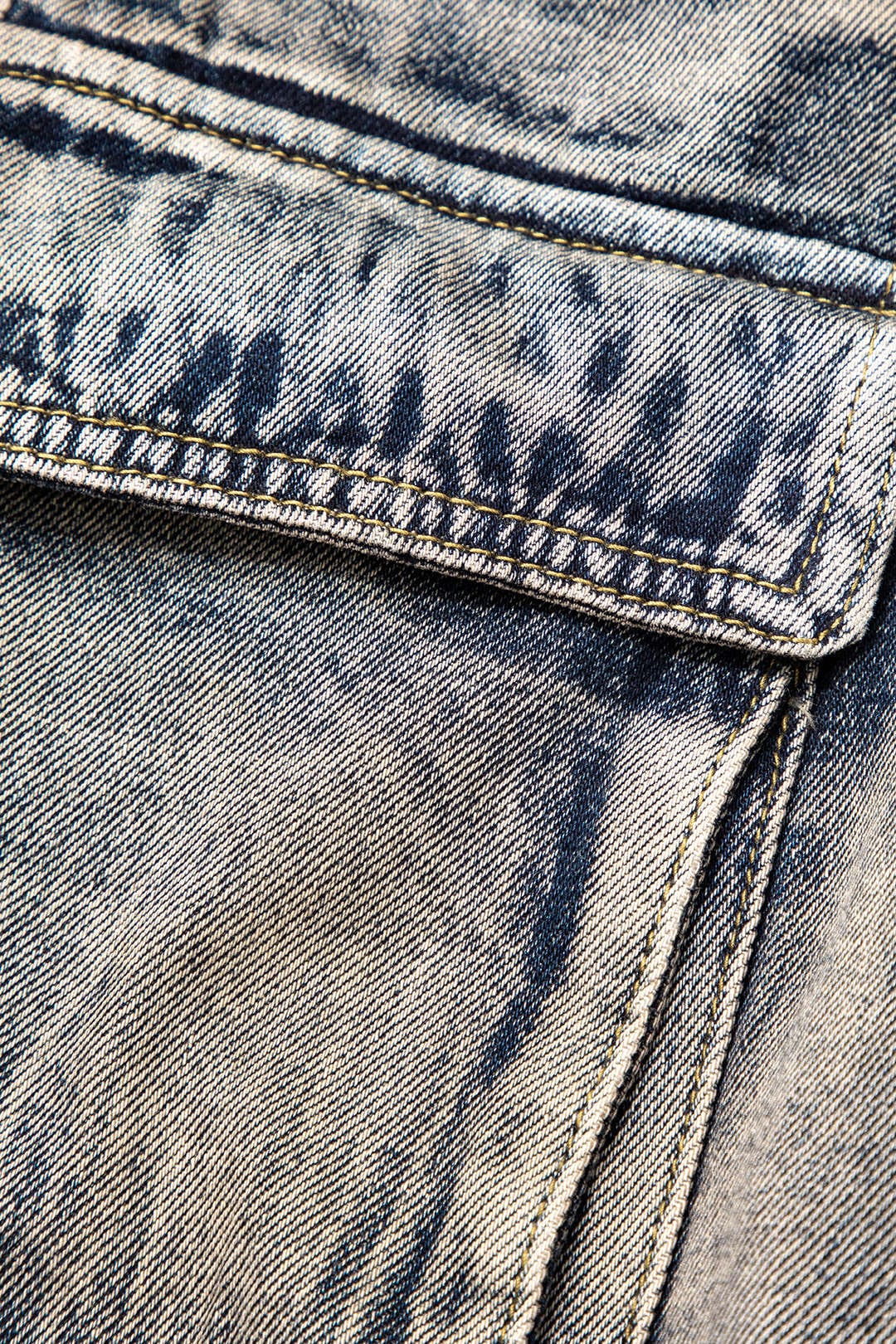 Wide-Leg Cargo Jeans with Multiple Pockets