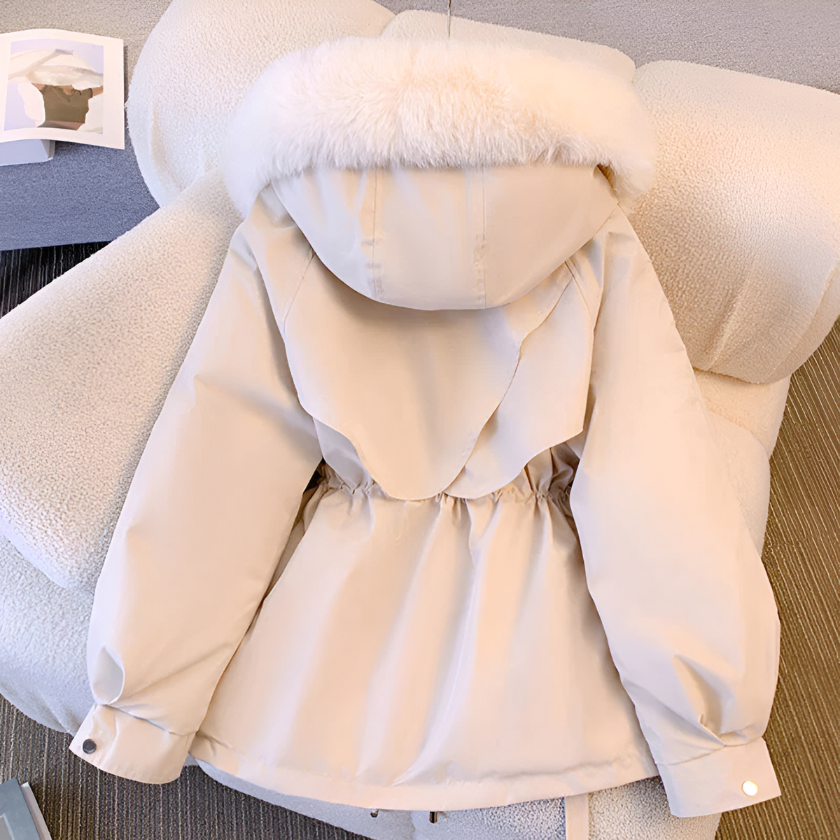 Parka d’hiver à capuche pour femme avec bordure en fausse fourrure
