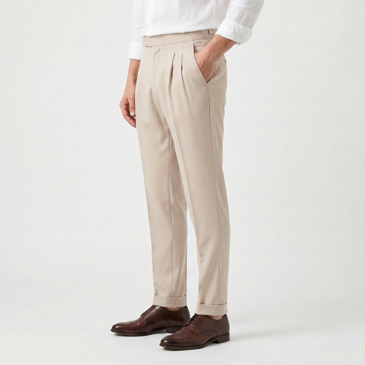 Pantalon fuselé plissé pour homme avec bas retourné