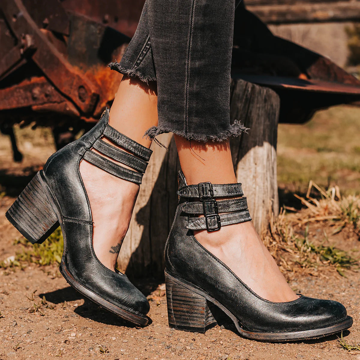 Chaussures pour femme à talon carré et bride à boucle