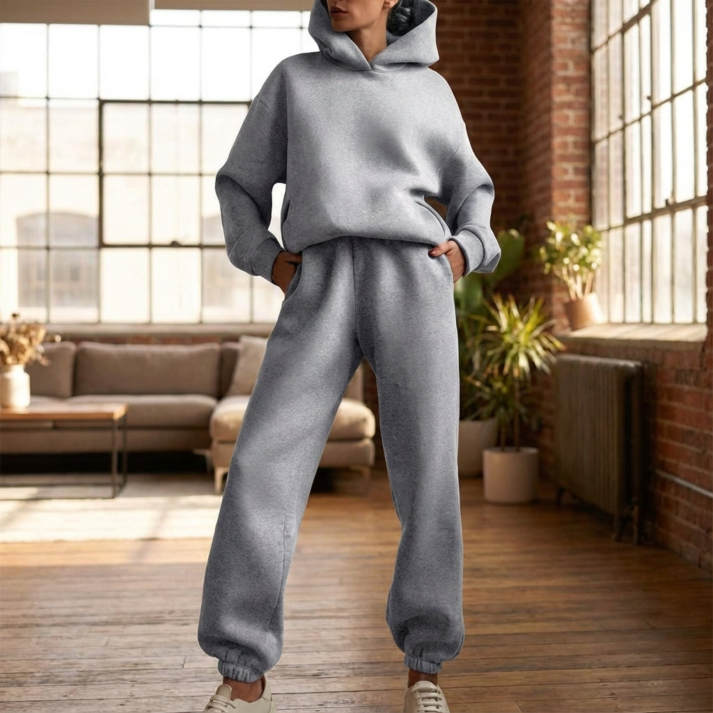 Damski oversize’owy komplet dresowy: bluza z kapturem i joggery