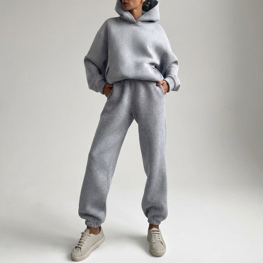 Damski oversize’owy komplet dresowy: bluza z kapturem i joggery