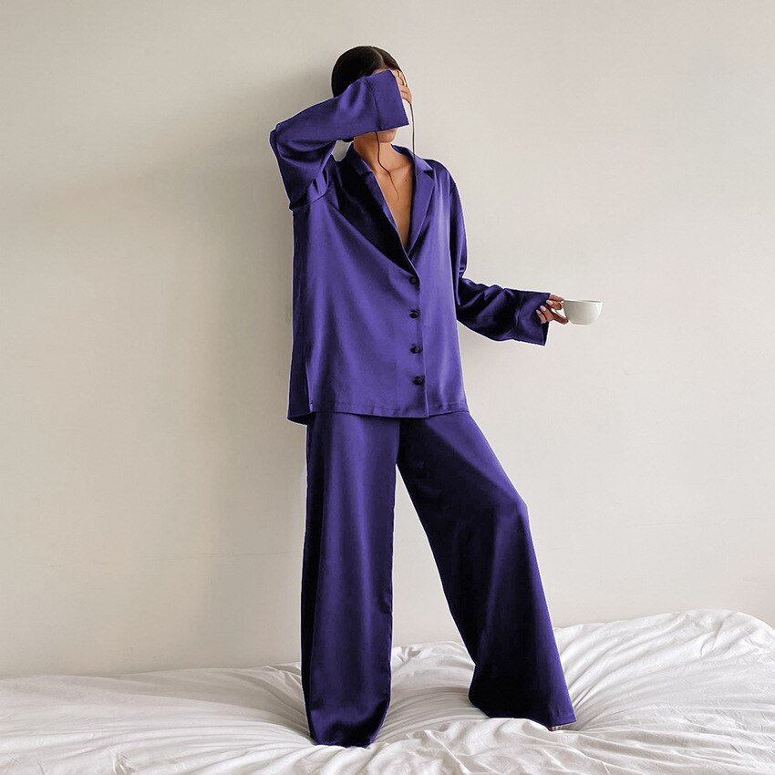 Ensemble de pyjama satiné pour femme avec pantalon à jambes larges