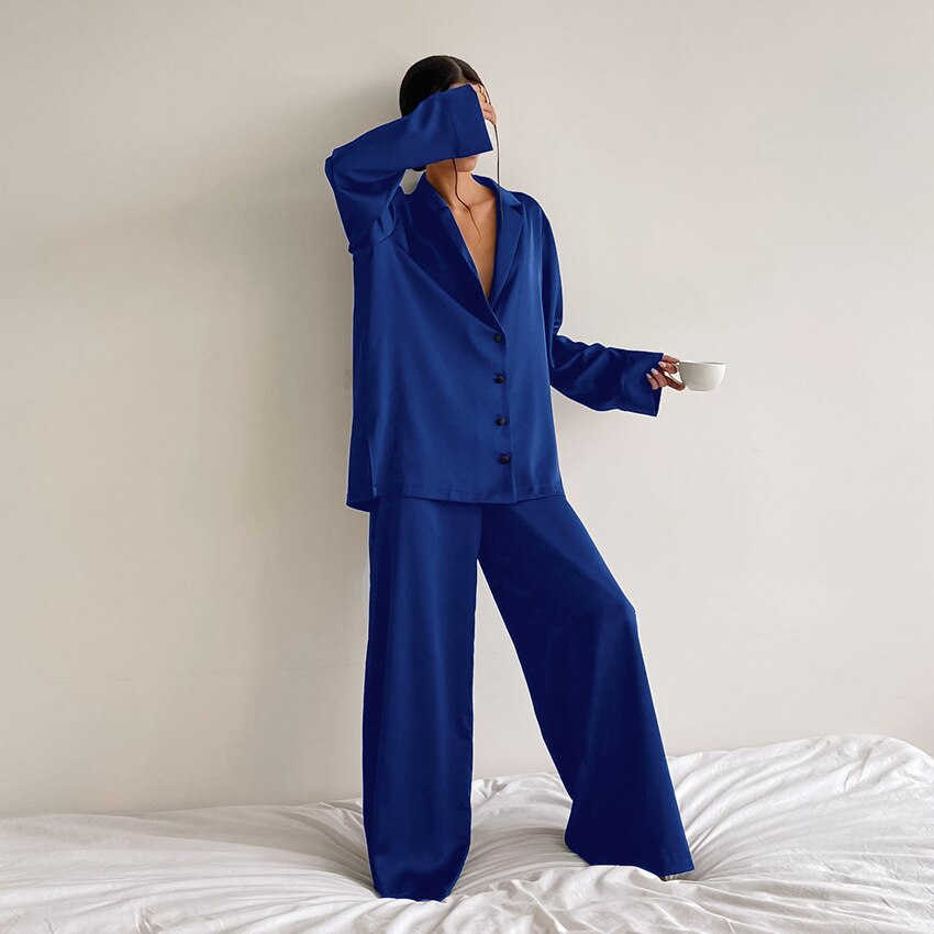 Ensemble de pyjama satiné pour femme avec pantalon à jambes larges