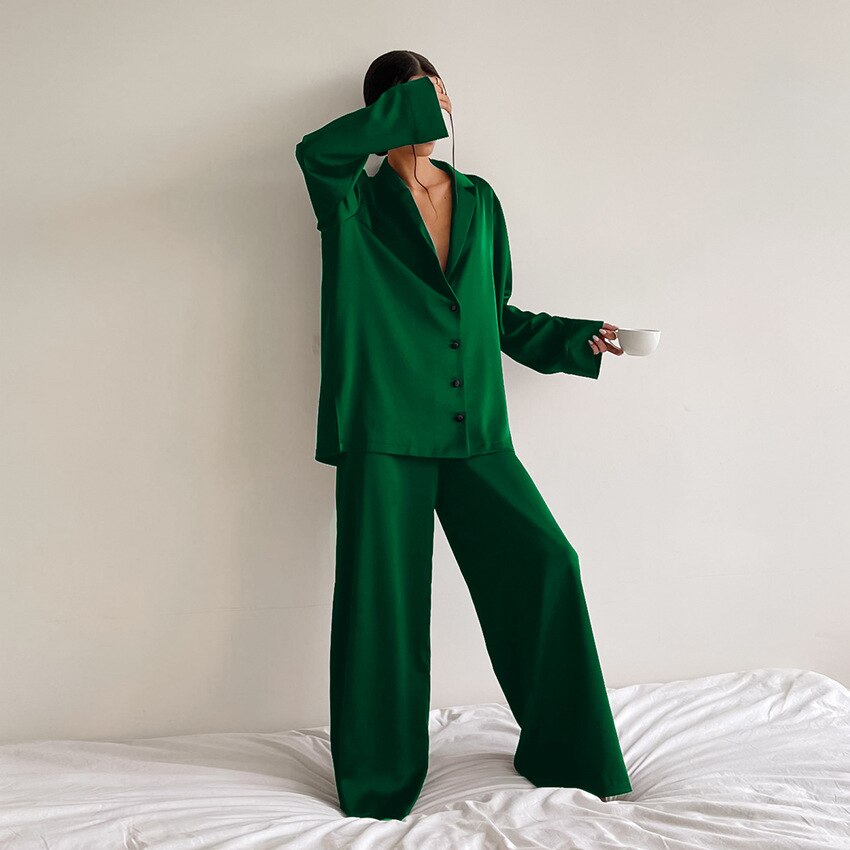 Ensemble de pyjama satiné pour femme avec pantalon à jambes larges