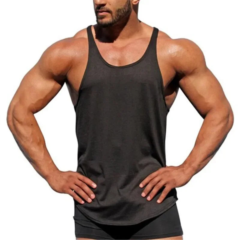 Débardeur de sport stringer pour homme avec emmanchures très échancrées