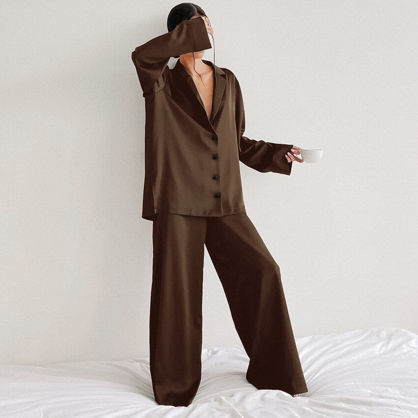 Ensemble de pyjama satiné pour femme avec pantalon à jambes larges