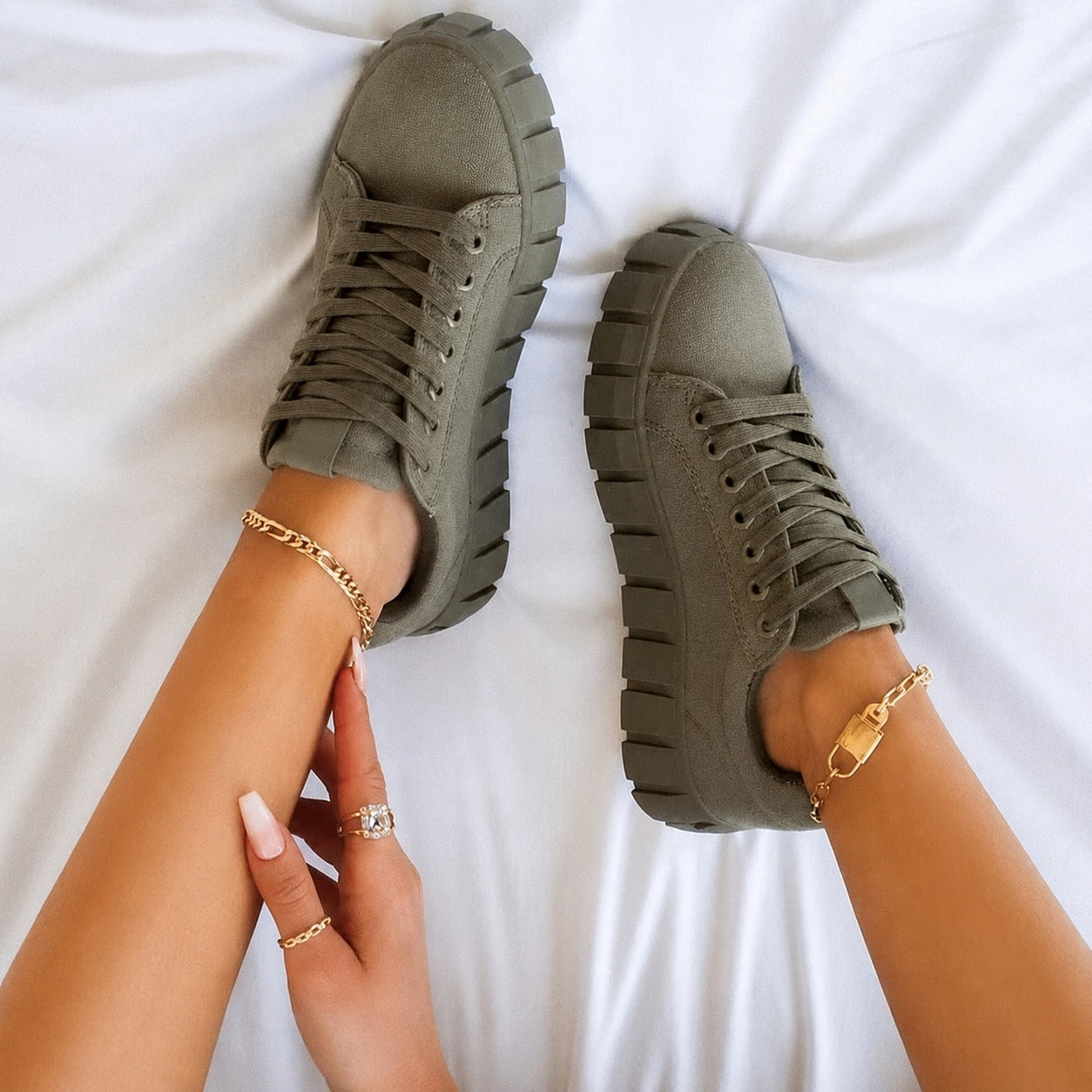 Damskie masywne sneakersy na platformie ze sznurowaniem