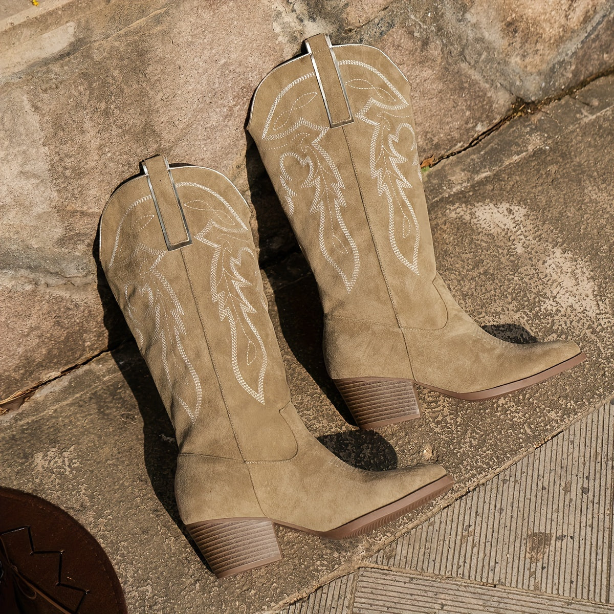 Bottes de cowboy western pour femmes avec détails brodés