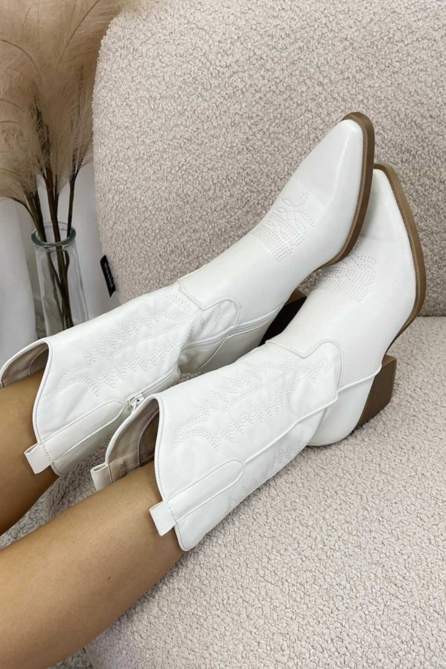 Bottes de cowboy western pour femmes avec détails brodés et talon carré