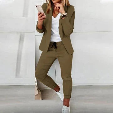 Ensemble blazer ajusté et pantalon pour femme