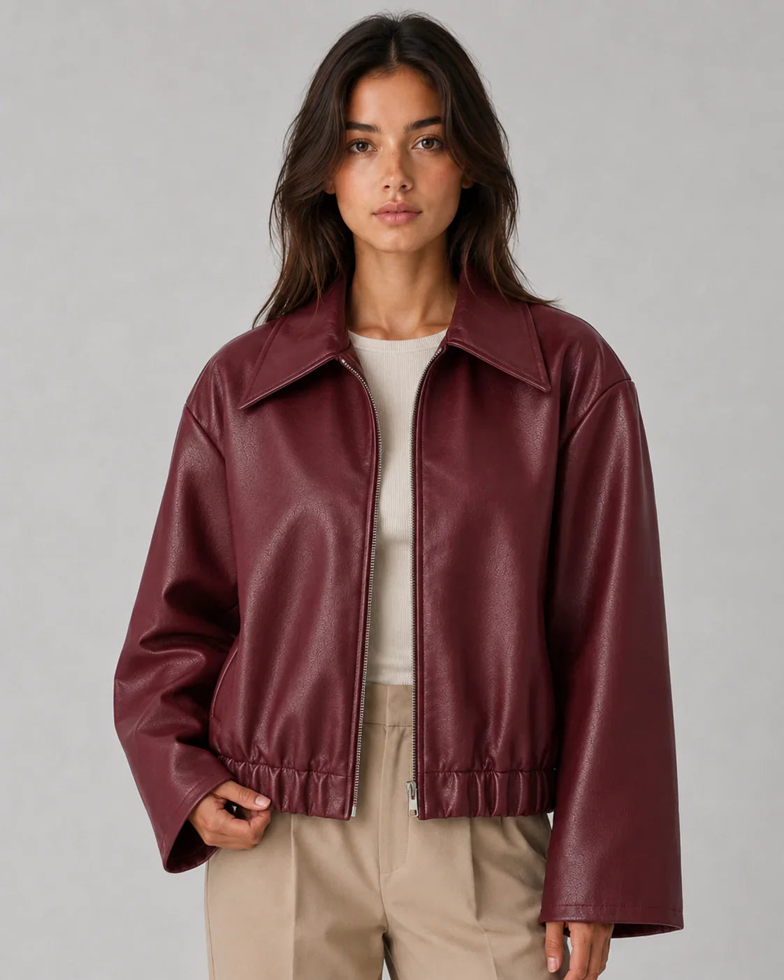 Veste courte pour femme à fermeture éclair sur le devant, aspect cuir
