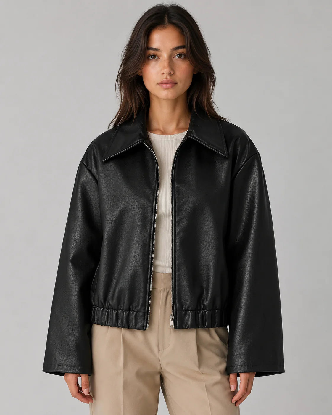 Veste courte pour femme à fermeture éclair sur le devant, aspect cuir