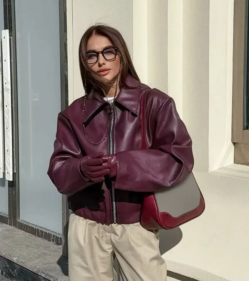 Veste courte zippée pour femme à effet cuir