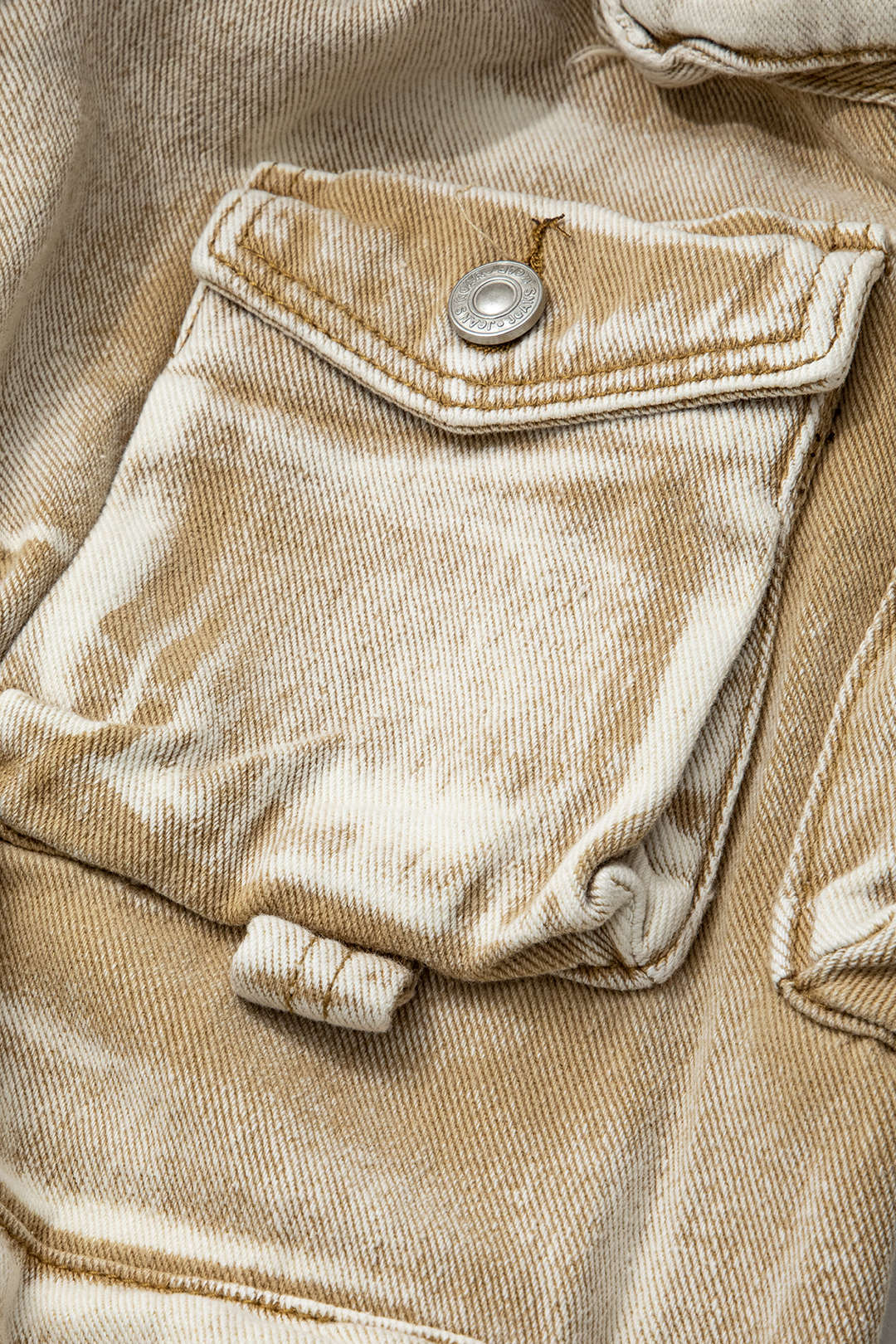 Wide-Leg Cargo Jeans with Multiple Pockets