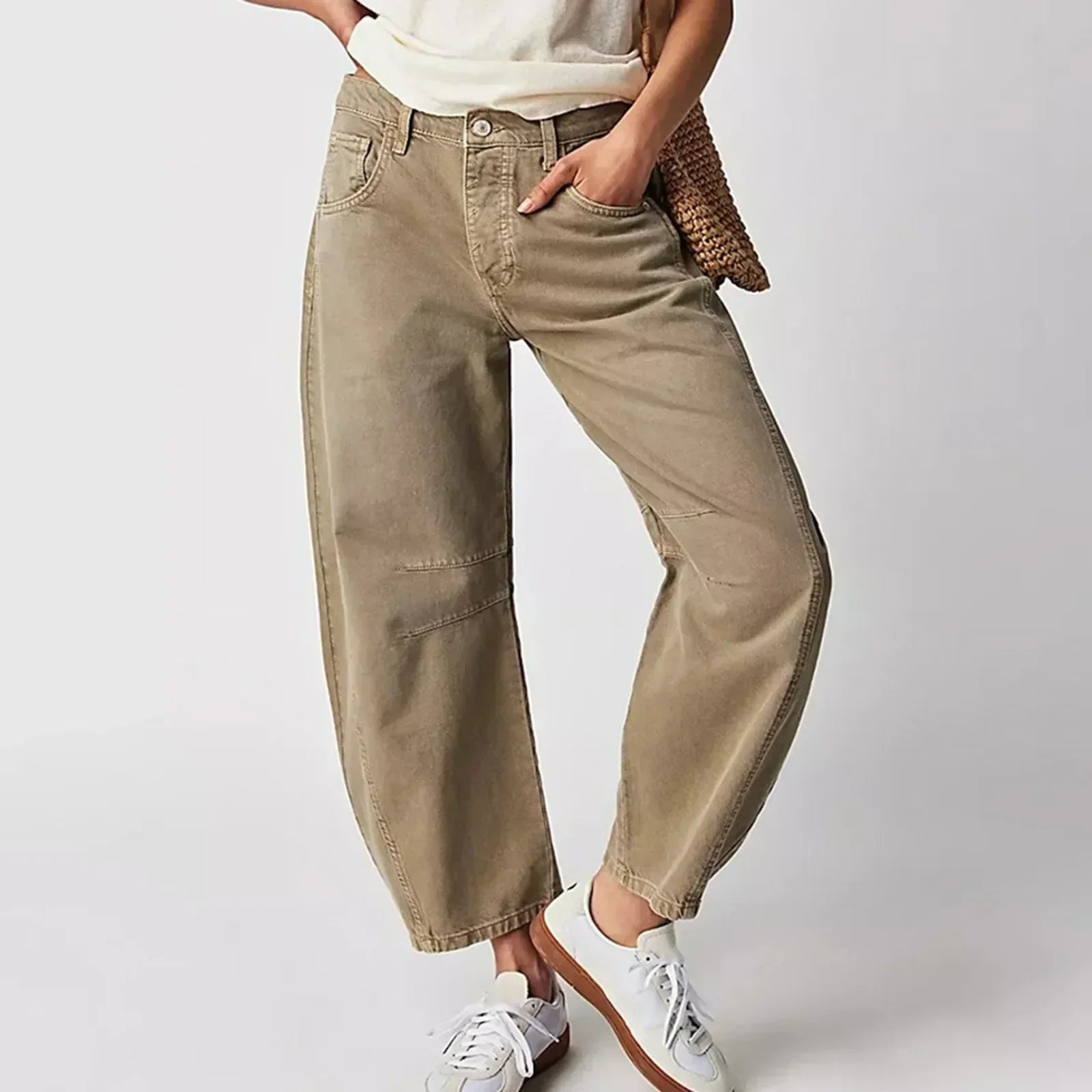 Women's Relaxed Barrel Leg Jeans with Cropped Fit