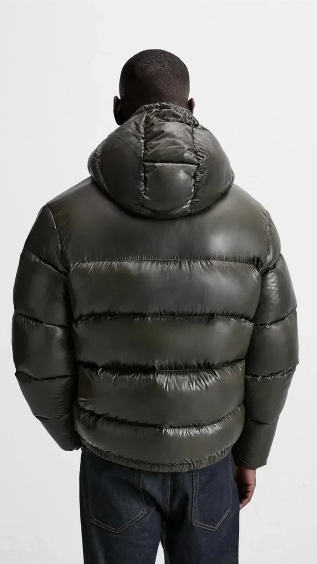 Doudoune à capuche pour homme avec finition brillante