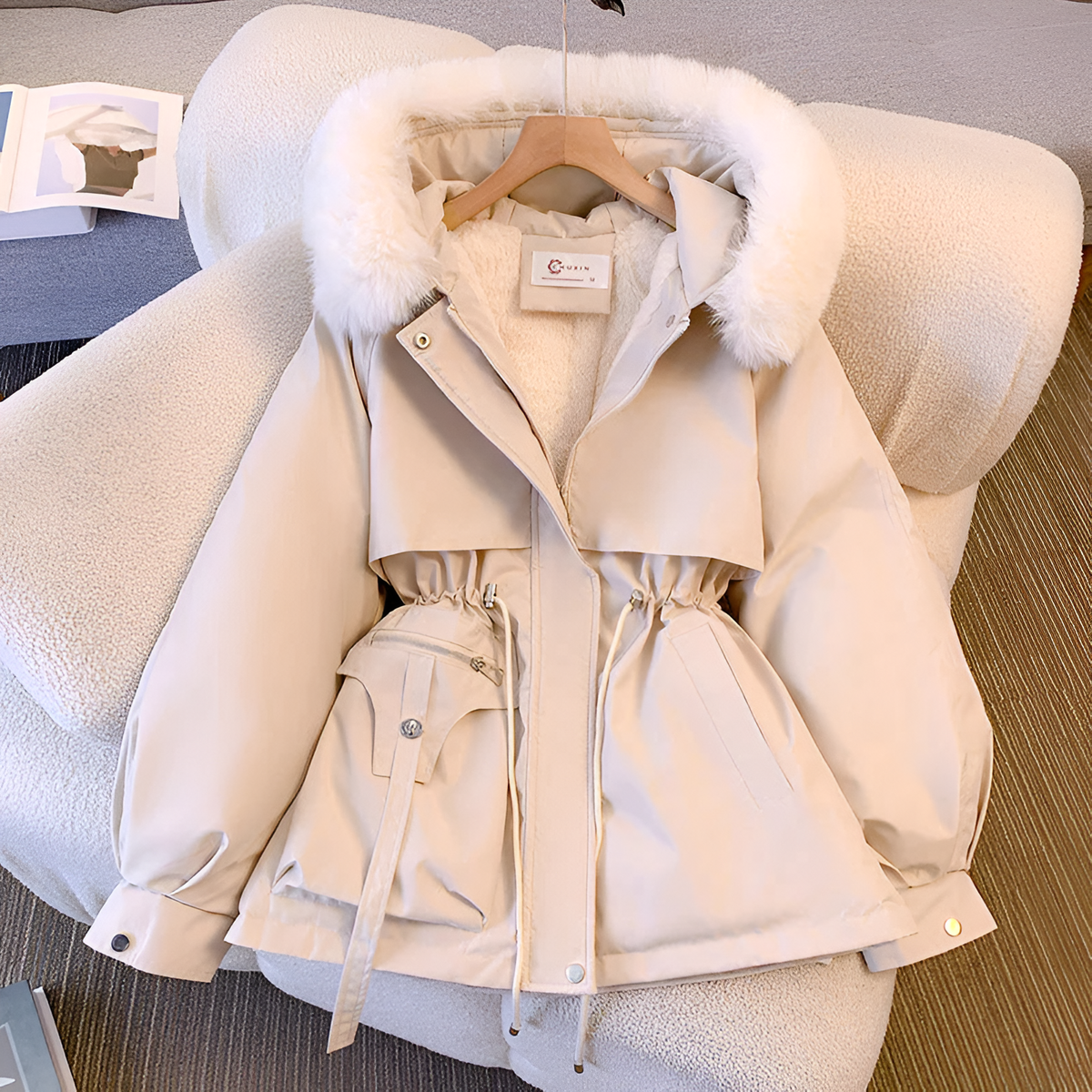 Parka d’hiver à capuche pour femme avec bordure en fausse fourrure