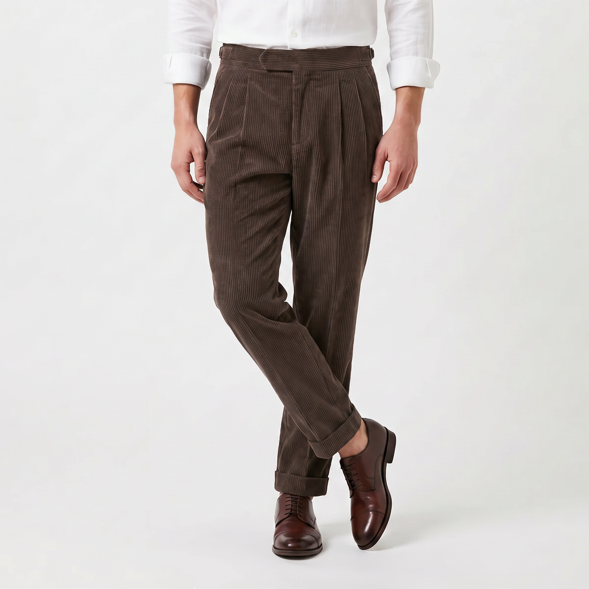 Pantalon fuselé plissé pour homme avec bas retourné
