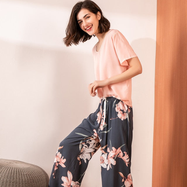 Women's Floral Print Pyjama Set | Soft V-Neck Sleepwear