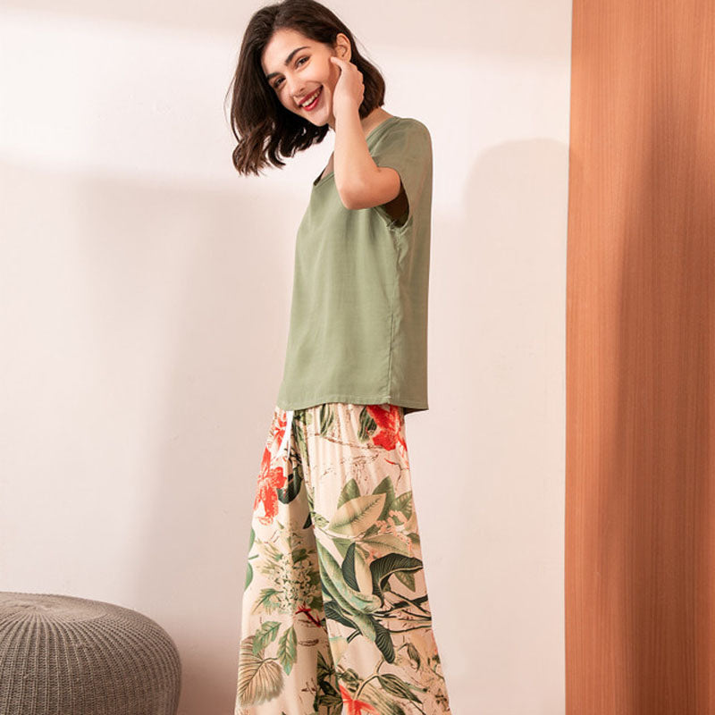 Women's Floral Print Pyjama Set | Soft V-Neck Sleepwear