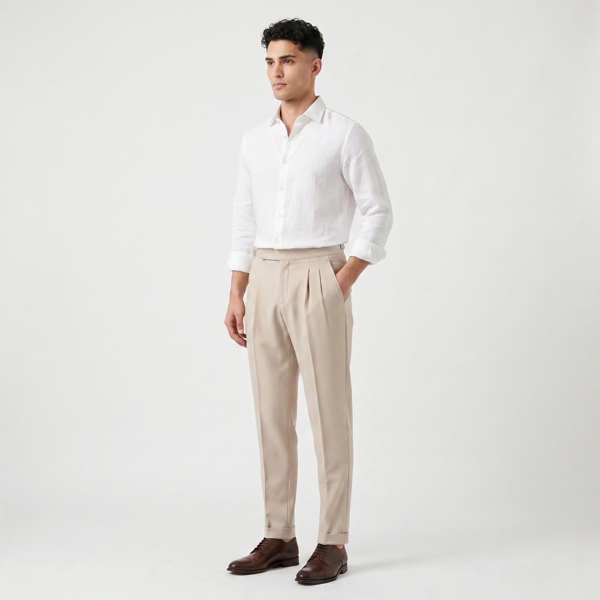Pantalon fuselé plissé pour homme avec bas retourné