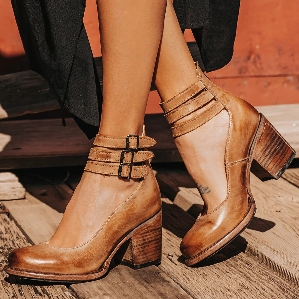 Chaussures pour femme à talon carré et bride à boucle