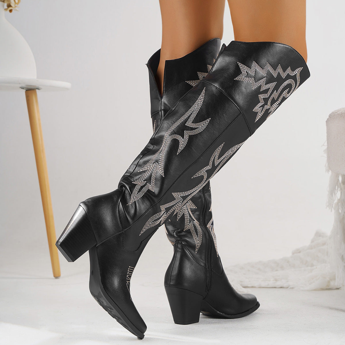 Bottes western brodées pour femmes, à talon bloc et hauteur genou