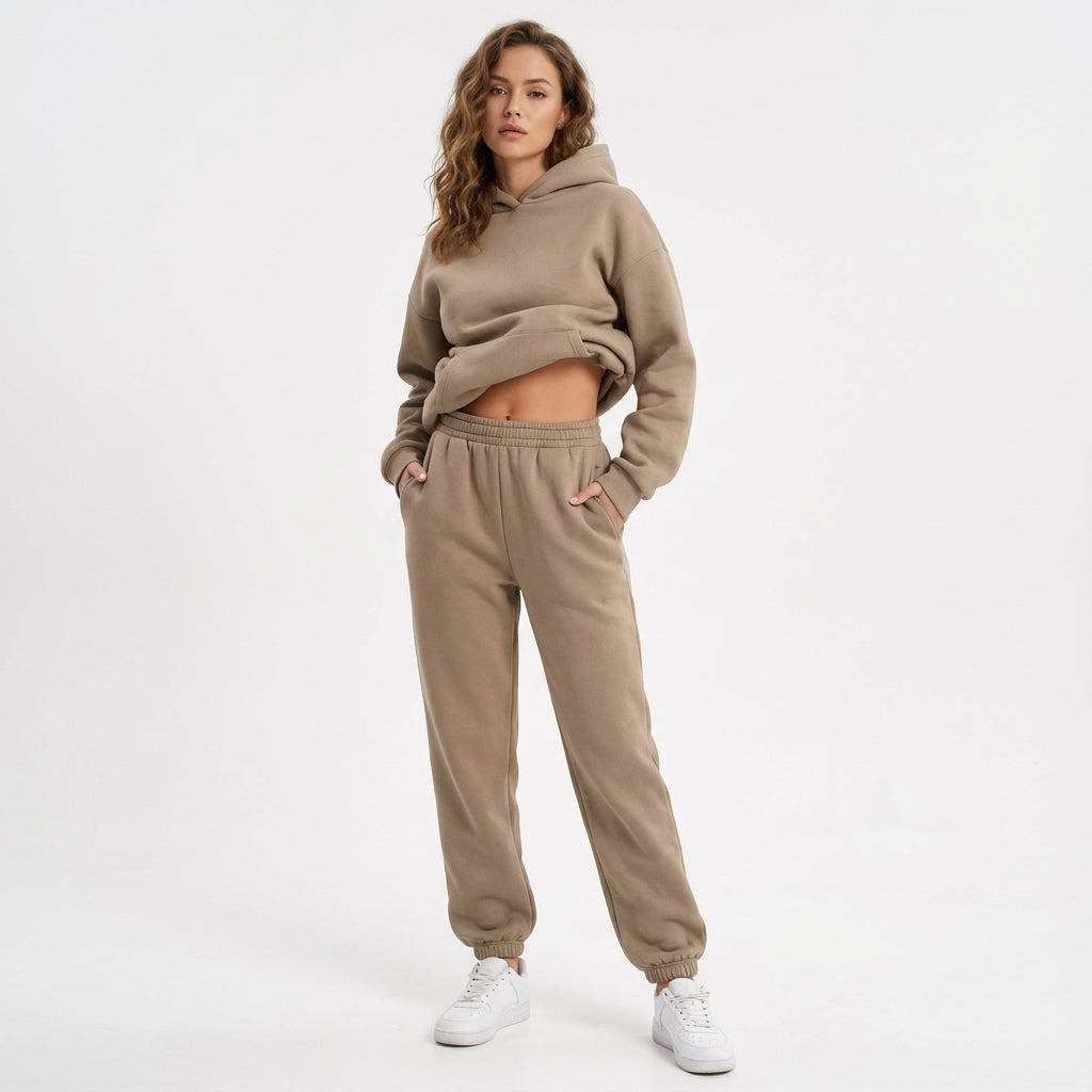 Damski oversize’owy komplet dresowy: bluza z kapturem i joggery