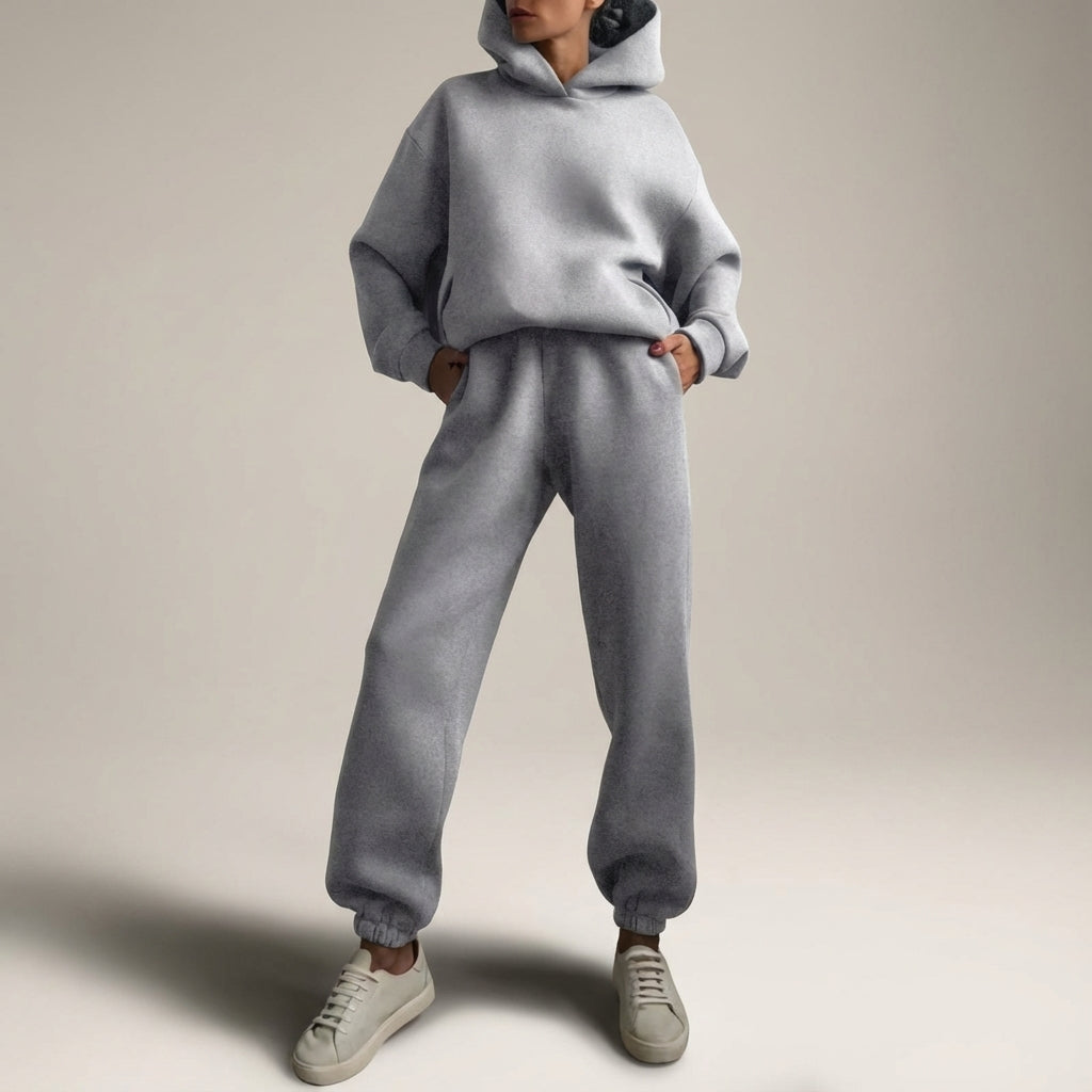 Damski oversize’owy komplet dresowy: bluza z kapturem i joggery