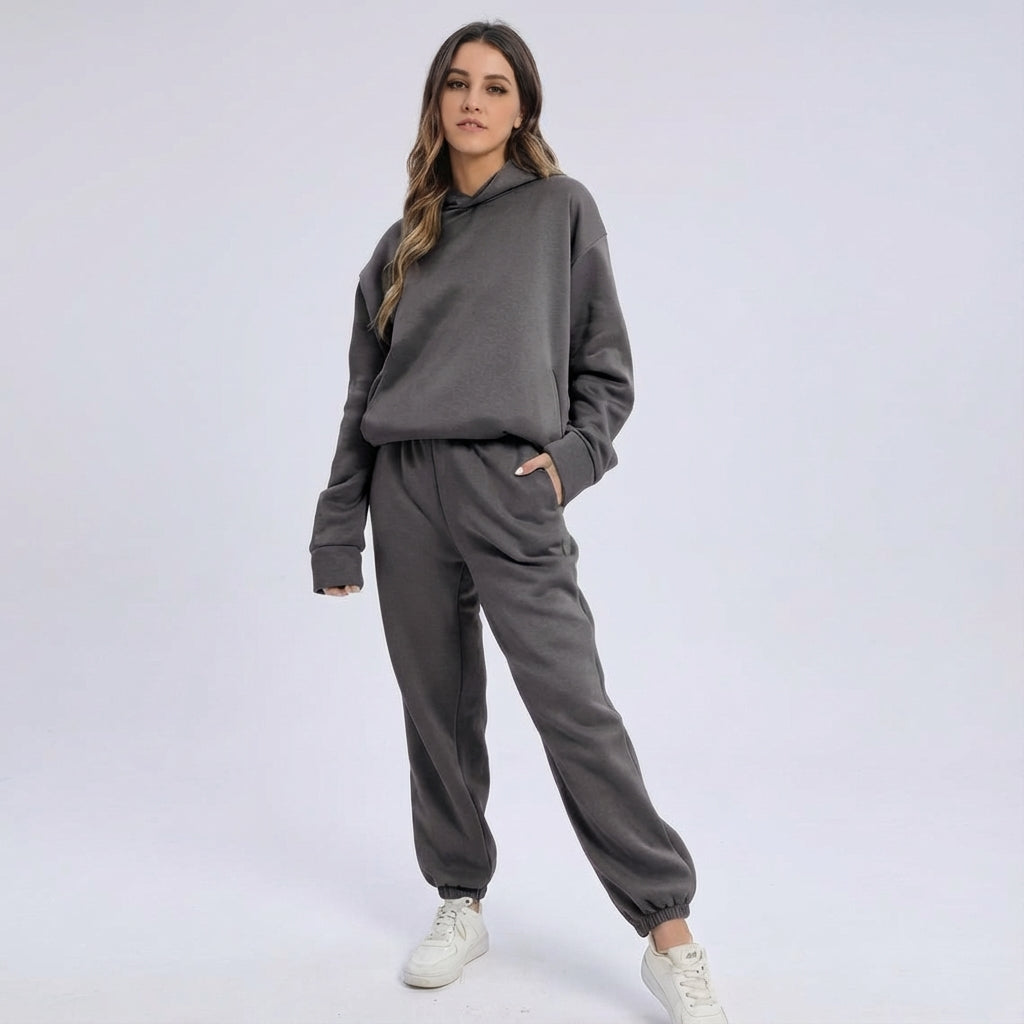Damski oversize’owy komplet dresowy: bluza z kapturem i joggery