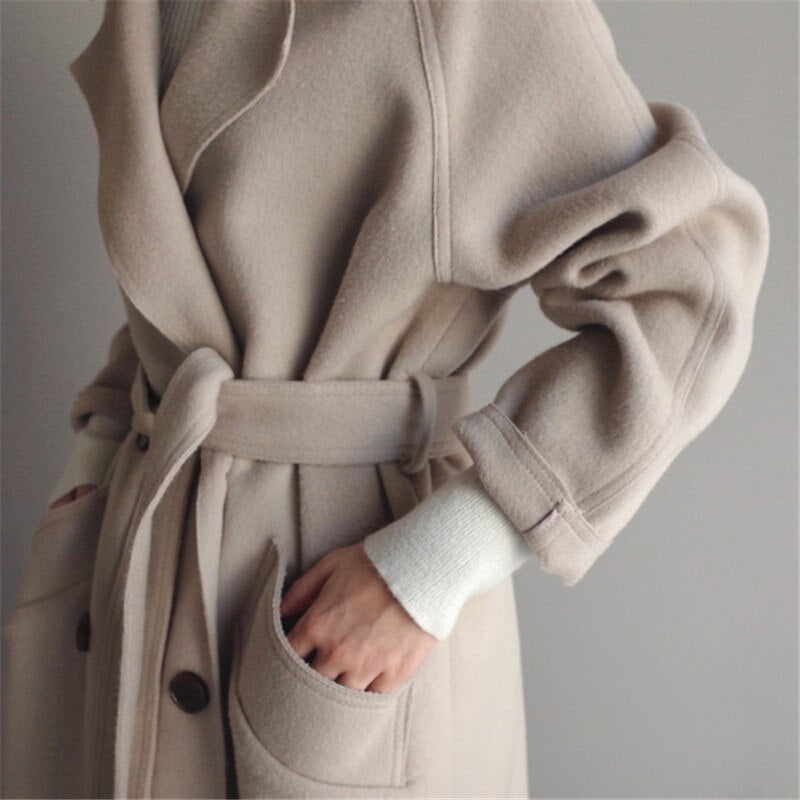 Manteau long ceinturé croisé pour femme