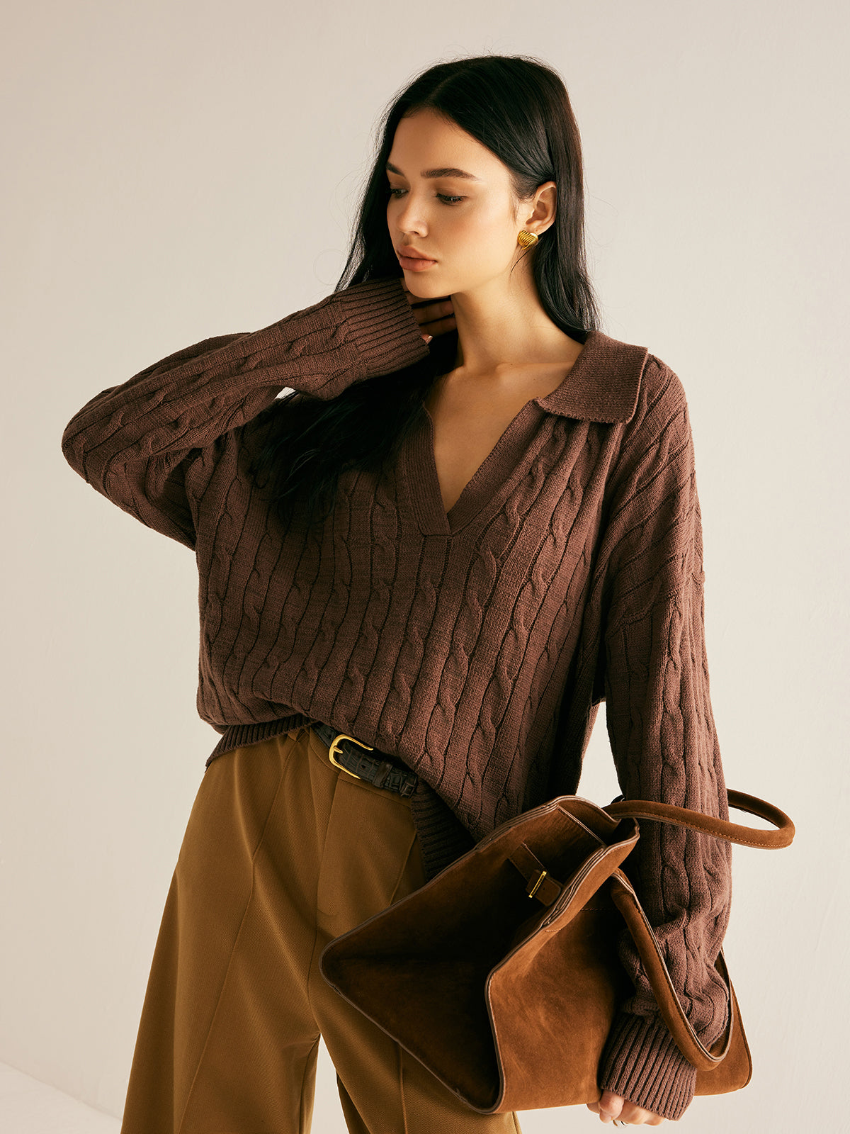 Pull en maille torsadée à col et encolure en V pour femme