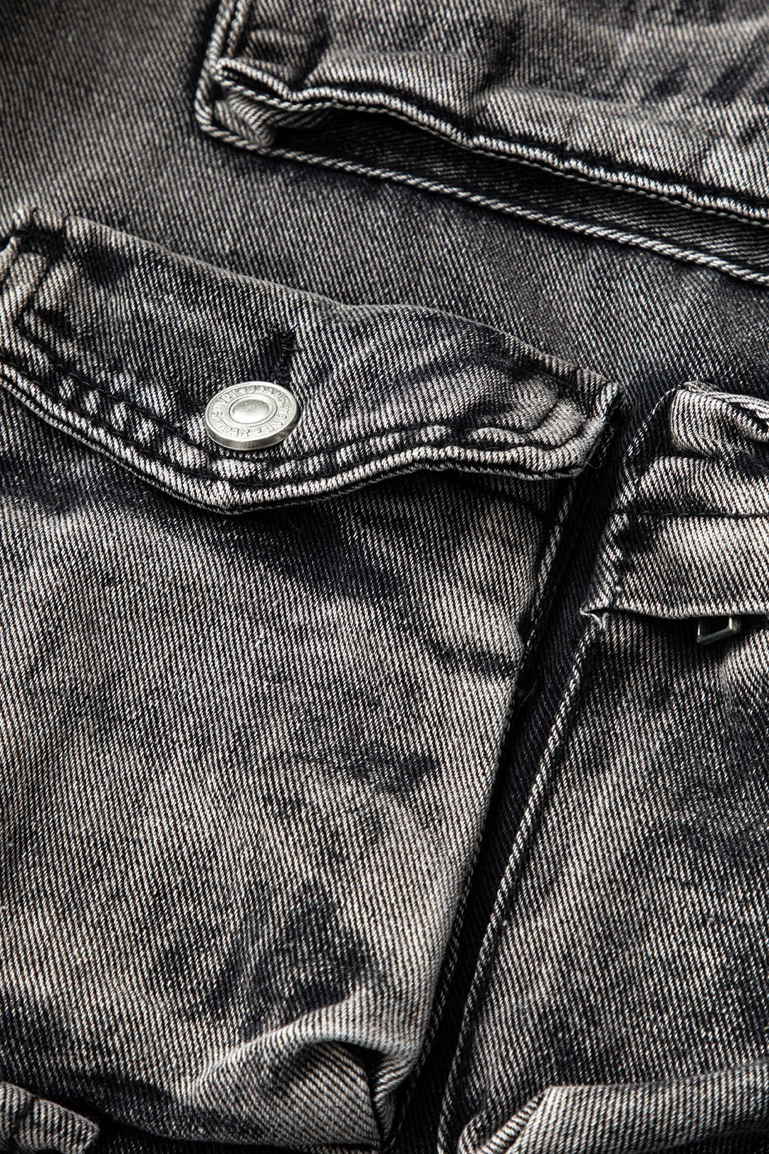 Wide-Leg Cargo Jeans with Multiple Pockets