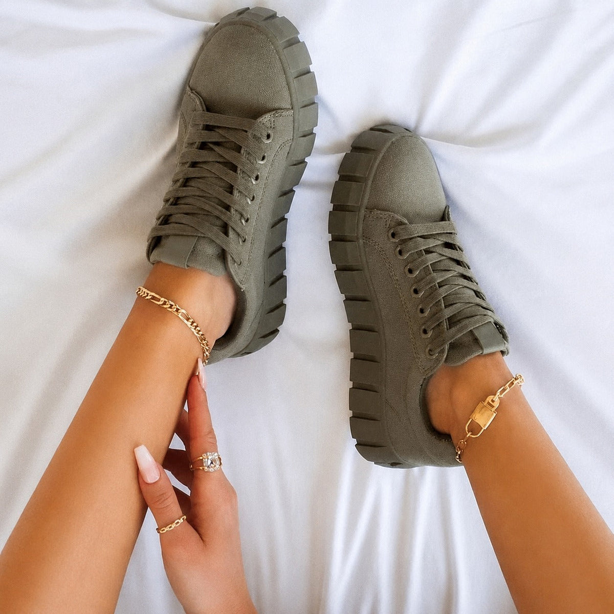 Damskie masywne sneakersy na platformie ze sznurowaniem