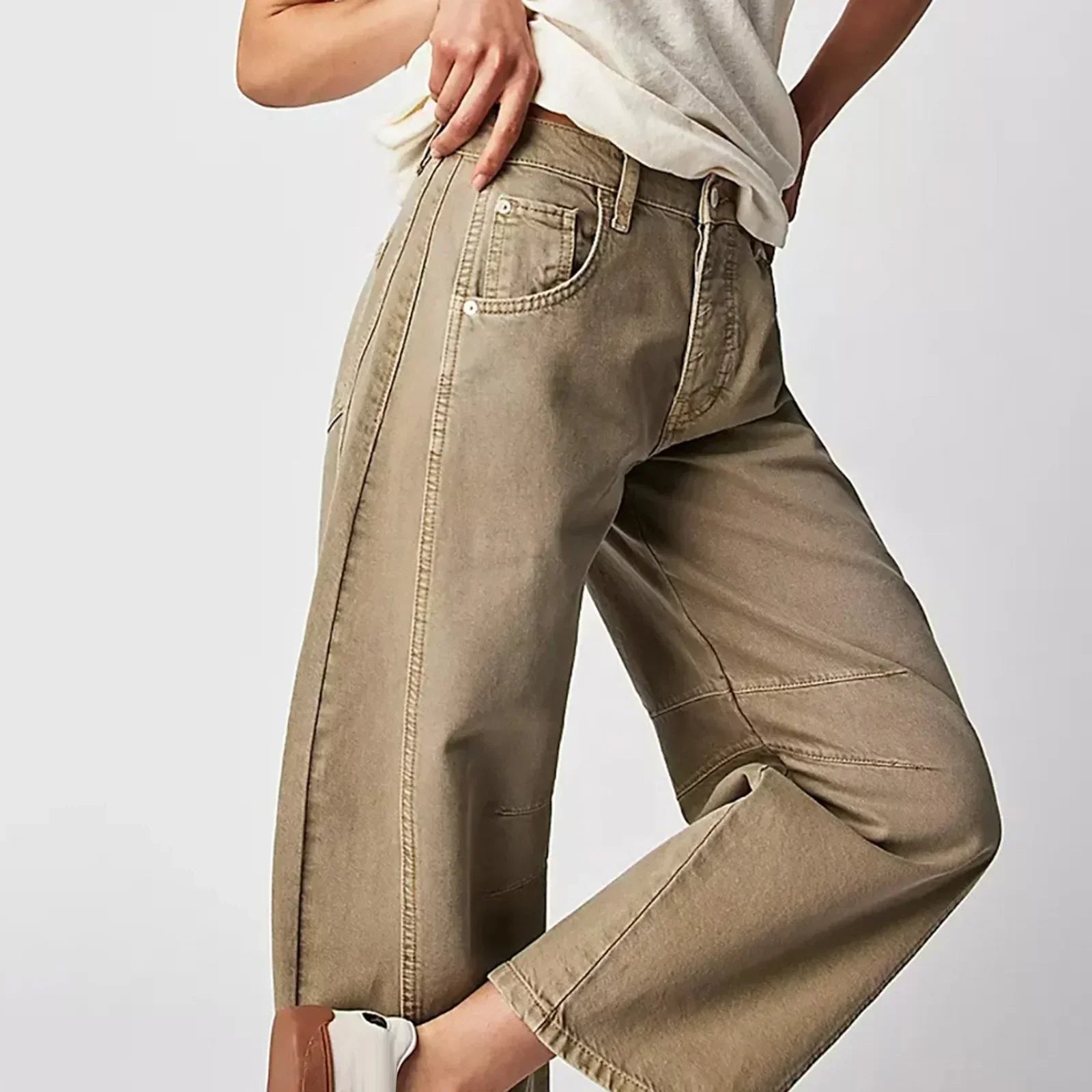 Women's Relaxed Barrel Leg Jeans with Cropped Fit