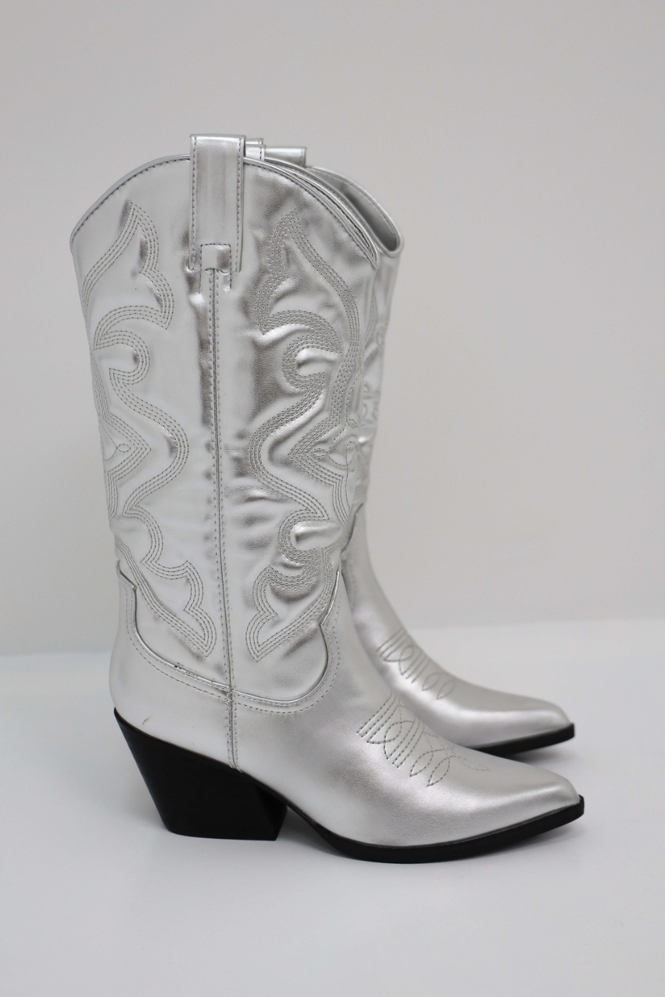 Bottes de cowboy western pour femmes avec détails brodés et talon carré
