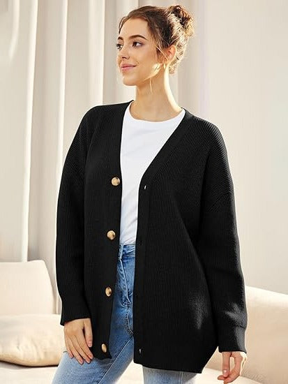 Damski oversize’owy kardigan zapinany z przodu na guziki