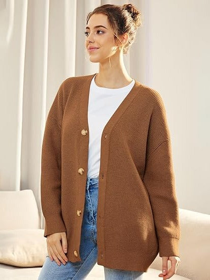 Damski oversize’owy kardigan zapinany z przodu na guziki