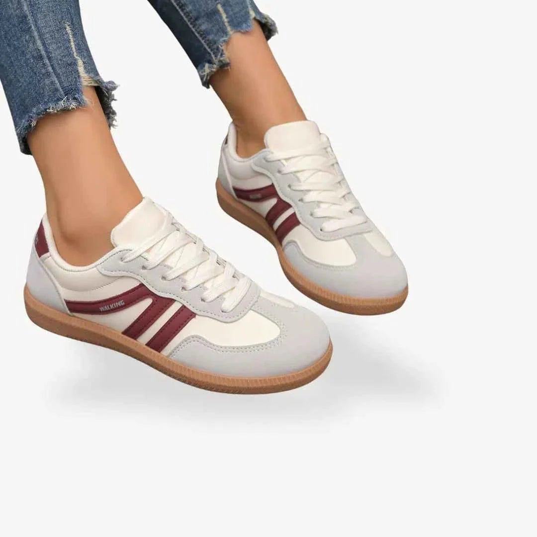 Panelowe sneakersy ze sznurowanym przodem i gumową podeszwą