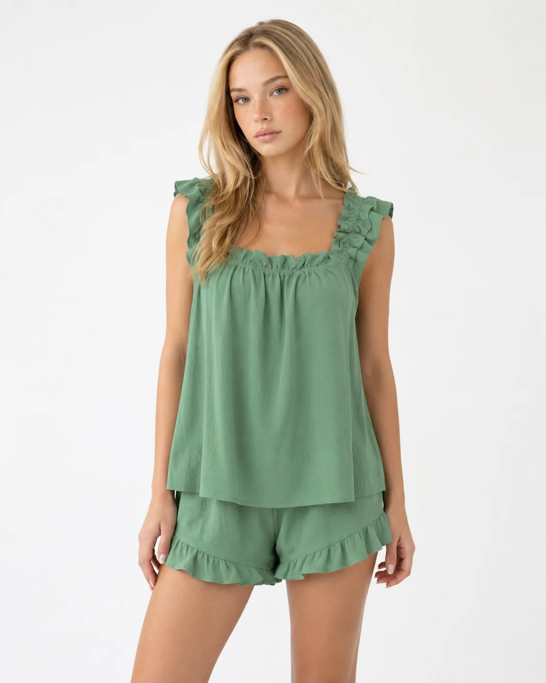 Ensemble de pyjama pour femme à bretelles et short volantés