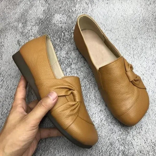 Damskie płaskie buty z ozdobną kokardą