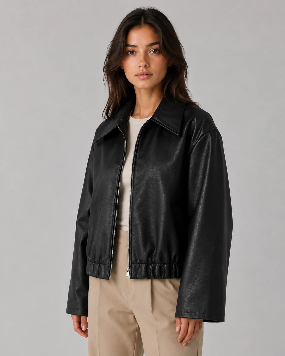 Veste courte pour femme à fermeture éclair sur le devant, aspect cuir